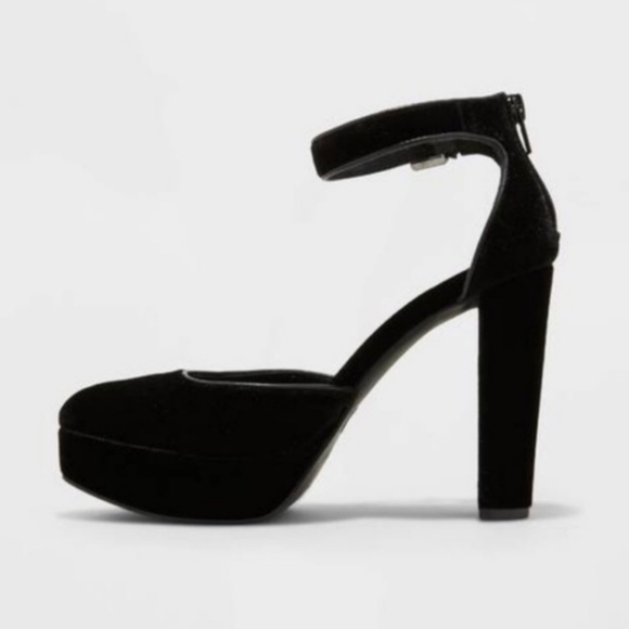 DV Velvet Heels - Picture 2 of 4